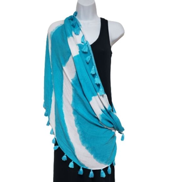 🌹Crown & Ivy Blue and White Infinity Scarf Wrap with Tassels - Picture 4 of 6